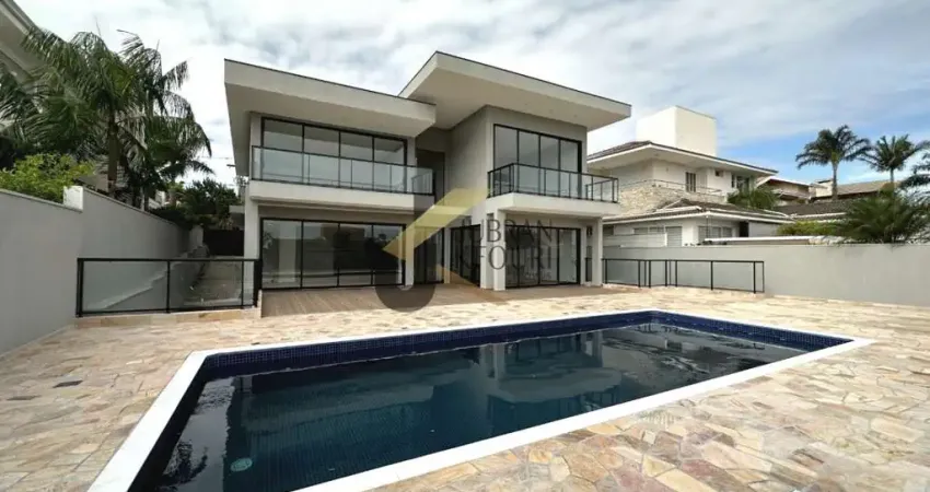 Casa para aluguel no Alphaville Campinas, com 4 suítes, lazer comum e garagem para vários carros.