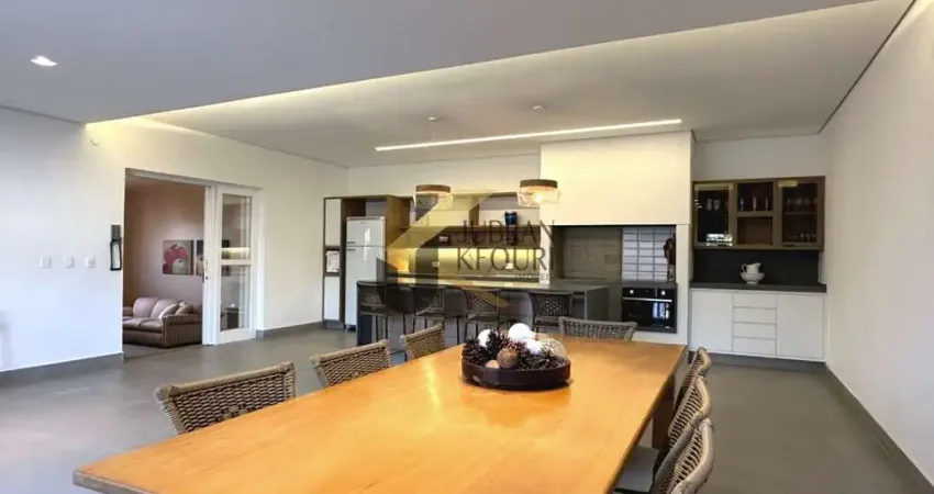 Cobertura duplex à venda no Cambuí com 5 suítes, 5 garagens e salão de festas gourmet.