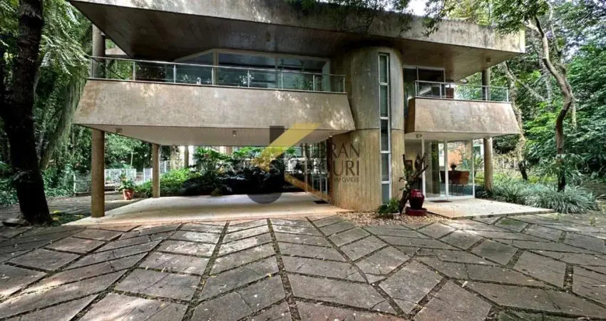 Casa à venda no Condomínio Chácaras São Quirino - Campinas, com 5 suítes, muito verde e garagem para 10 carros.