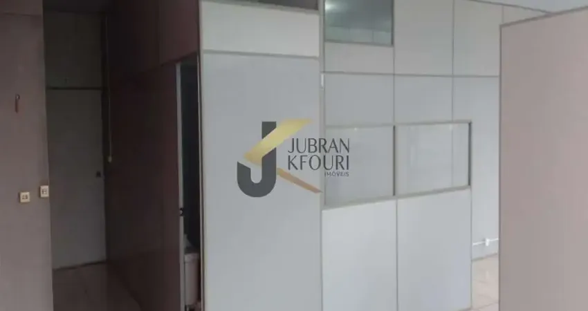Sala comercial para aluguel com três ambientes (ou um só sem divisórias) no Jardim do Trevo, copa, cozinha e 2 vagas, esquina com a Avenida Piçarrãos.