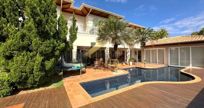 Casa de altíssimo padrão à venda em condomínio na região do Gramado - Campinas, com 4 suítes com closet, salão de festas gourmet e lazer completo.