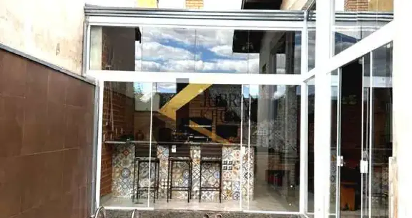 Casa à venda no Jardim Eulina, em Campinas-SP! Com 3 suítes , 2 salas, 6 banheiros e 5 vagas. Espaço gourmet integrado com a piscina.