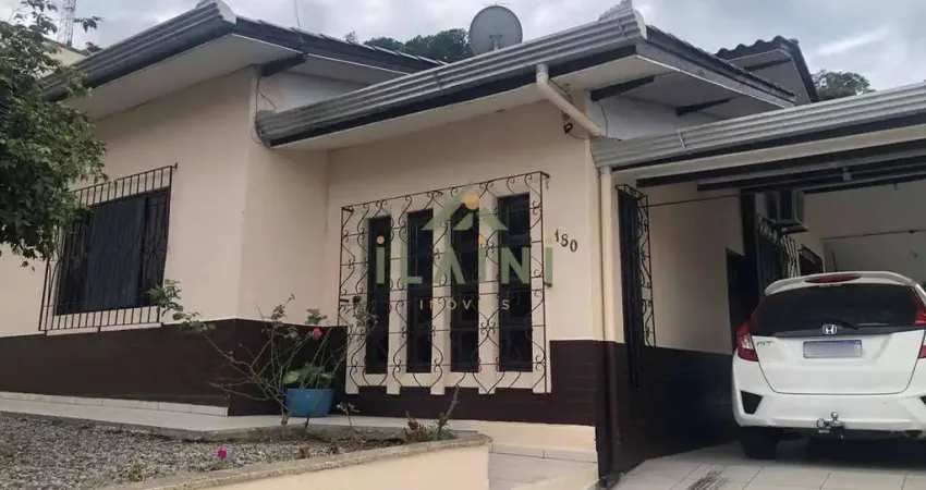 Linda casa com 3 dormitórios no Centro de Camboriú!