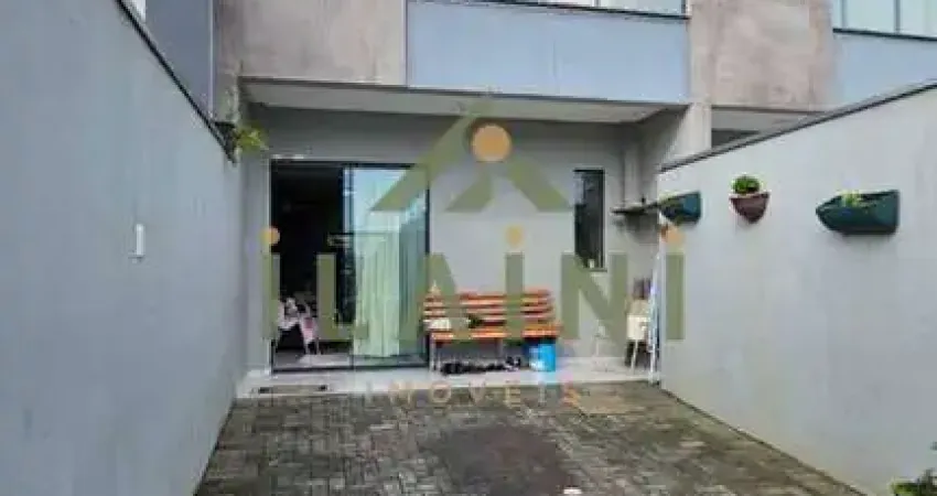 Sobrado com 3 dormitórios  ,localizado no bairro Rio Pequeno em Camboriú!