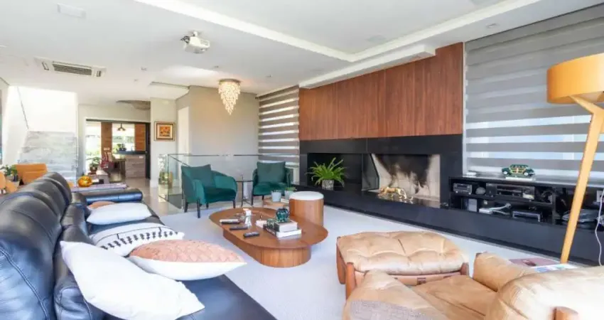 Casa de 515m² com 4 quartos sendo 3 suítes em Cacupé