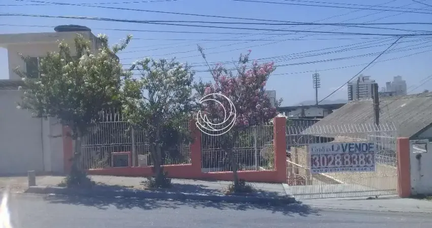 Terreno de 300m² no bairro Estreito