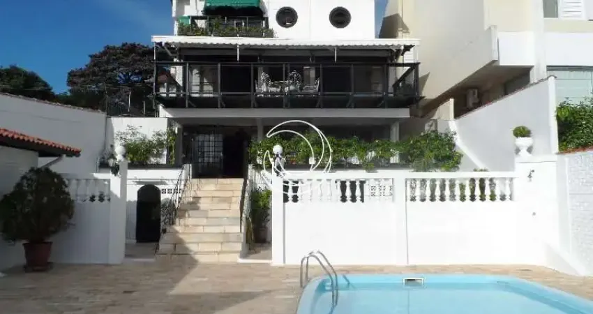 Casa com 3 quartos sendo 1 suíte no bairro Agronômica