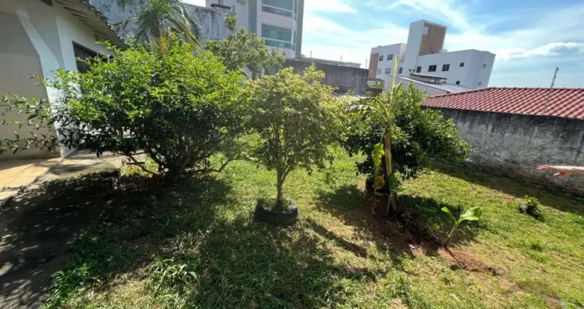 Terreno de 744m² no bairro Coqueiros