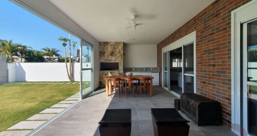 Casa Residencial de 3 dorms no bairro Morro Das Pedras