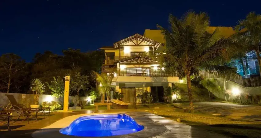 Casa Residencial de 11 dorms no bairro Praia Mole