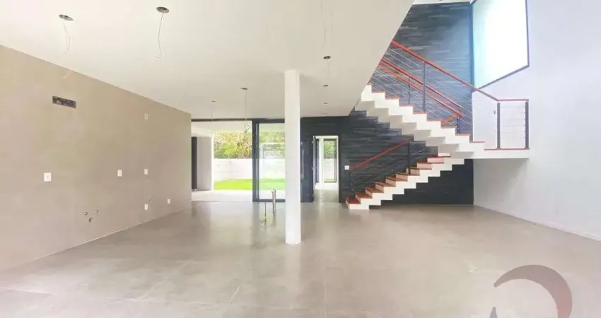 Casa Residencial de 4 dorms no bairro Ribeirao Da Ilha