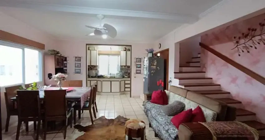 Casa Residencial de 4 dorms no bairro Saco Grande