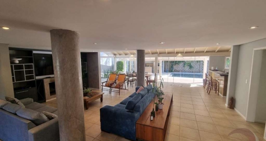 Casa Residencial de 4 dorms no bairro Lagoa Da Conceição