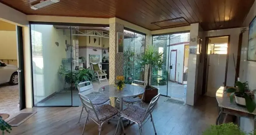 Casa com 5 quartos à venda na Rua Paula Ramos, --, Coqueiros, Florianópolis