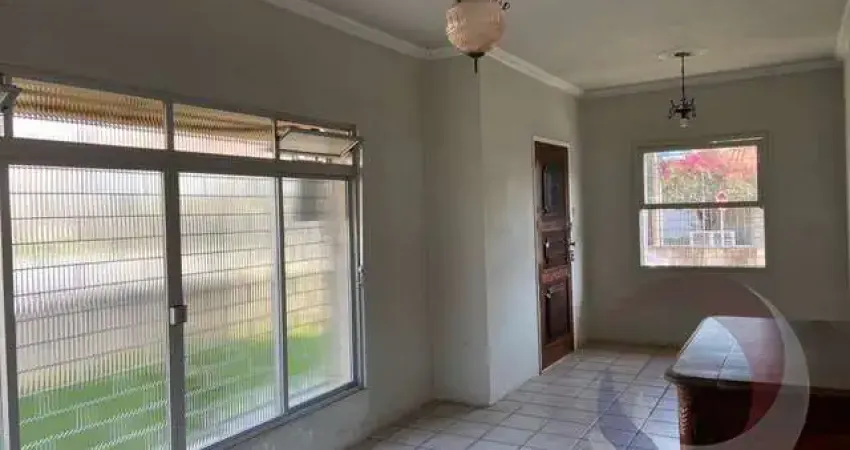 Casa Residencial de 4 dorms no bairro Coqueiros
