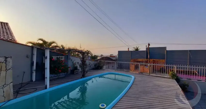 Casa Residencial de 5 dorms no bairro Jardim Atlântico