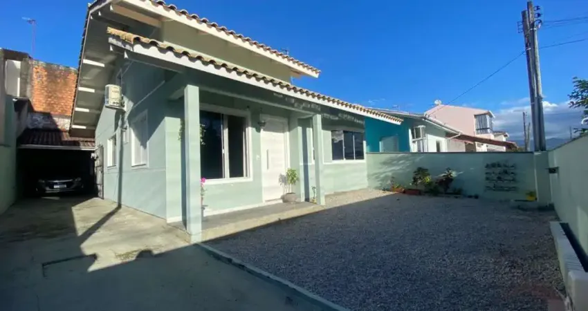 Casa com 3 quartos à venda na Rua das Goiabeiras, --, Madri, Palhoça