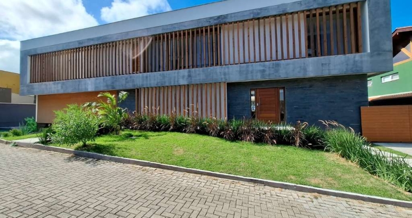 Casa Residencial de 4 dorms no bairro Rio Tavares