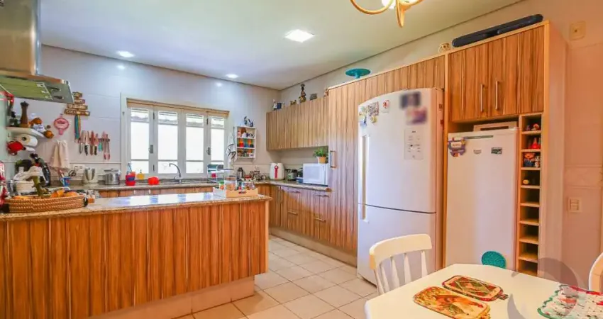 Casa de 378m² com 5 quartos sendo 3 suítes na Lagoa da Conceição