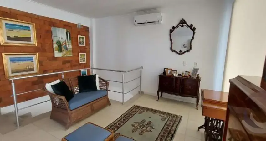 Casa Residencial de 2 dorms no bairro Morro Das Pedras