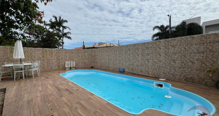 Casa Residencial de 4 dorms no bairro Córrego Grande