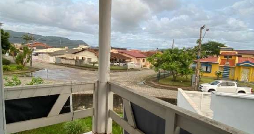 Casa Residencial de 4 dorms no bairro Carianos