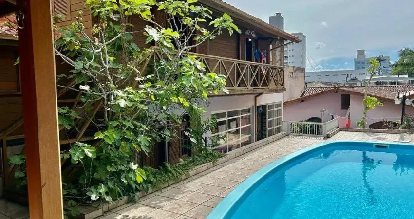 Casa com 4 quartos à venda na Rua Waldemar Ouriques, --, Capoeiras, Florianópolis