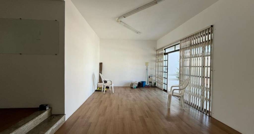 Casa Residencial de 3 dorms no bairro Centro