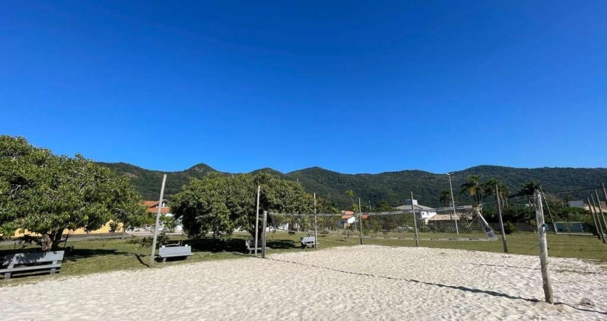 Terreno de 360m² no bairro Pântano Do Sul