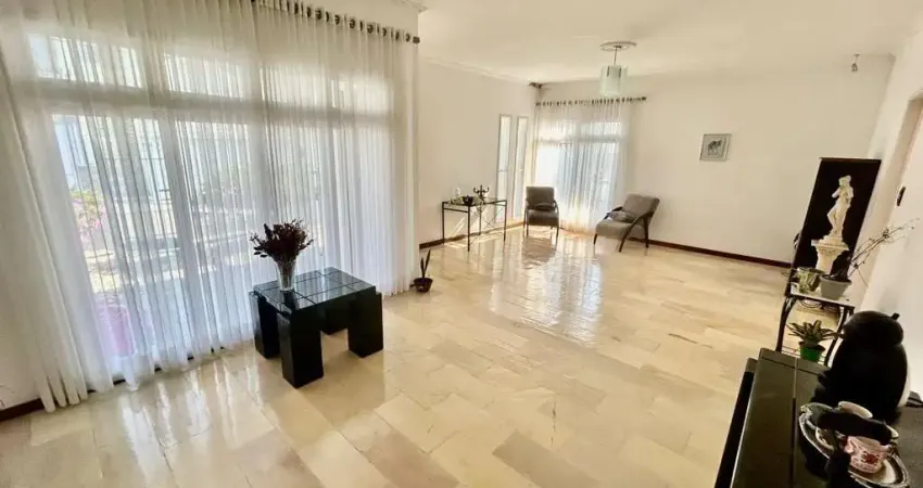 Casa Residencial de 4 dorms no bairro Barreiros