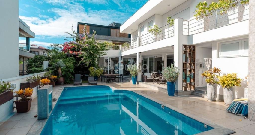 Casa Alto Padrão de 600m² com 4 suítes em Jurerê Internacional