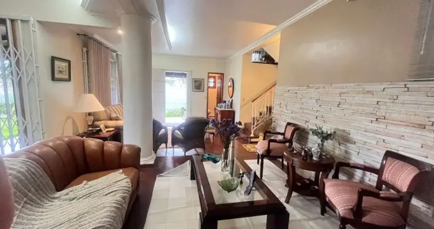 Casa com 3 quartos no bairro Trindade, Florianópolis.