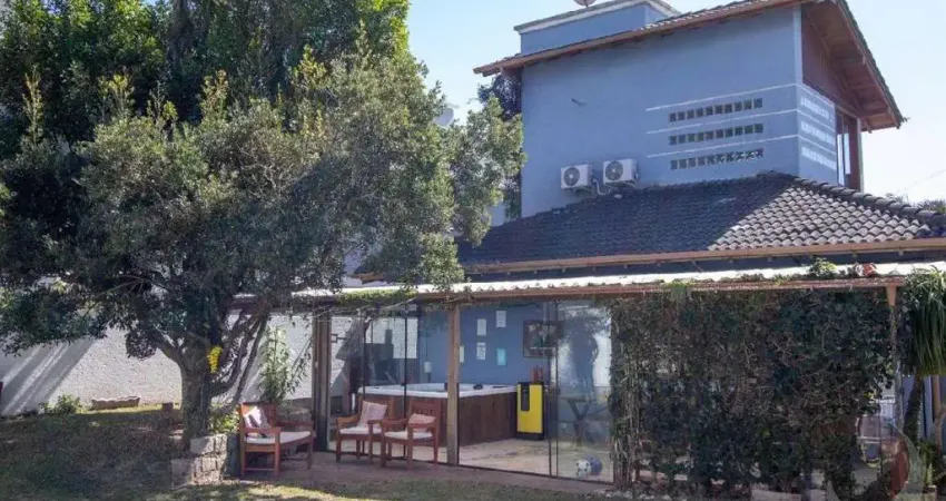 Casa Residencial de 3 dorms no bairro Morro Das Pedras