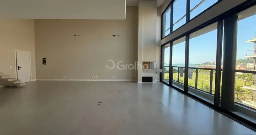 Duplex de 3 suítes no bairro Jurerê, Florianópolis.