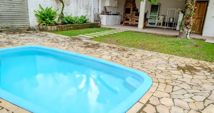 Casa Residencial de 254m² com 6 quartos na Trindade