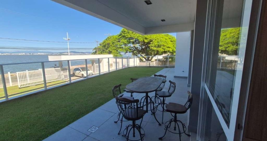 Apartamento Garden com 200m² de 3 quartos sendo 1 suíte em Cacupé