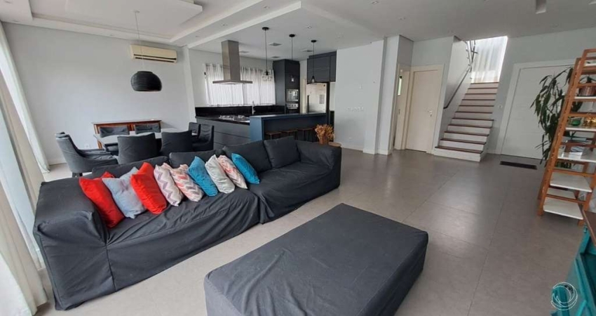 Casa com 3 quartos, sendo 1 Suíte master na Lagoa da Conceição