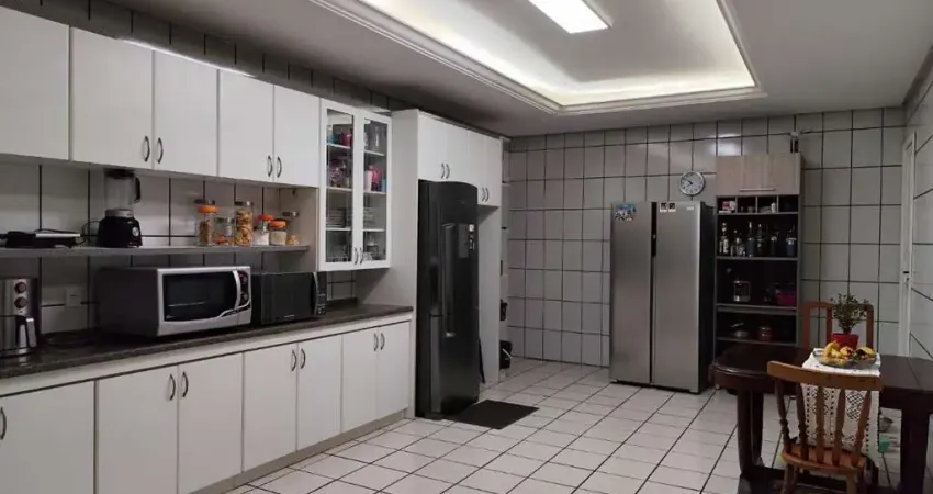 Casa com 360m² de 3 quartos sendo 1 suíte no bairro Areias em São José