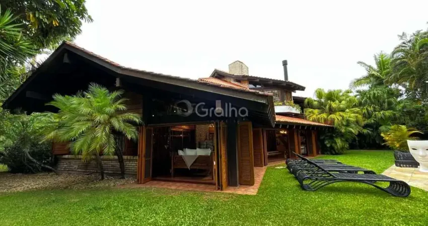 Casa de alto padrão com 5 quartos em Jurerê Internacional, Florianópolis