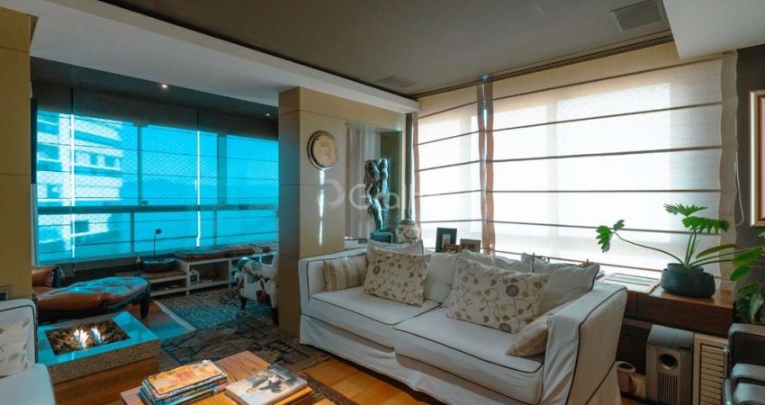 Cobertura de 303m² com 4 quartos sendo 2 suítes na Agronômica