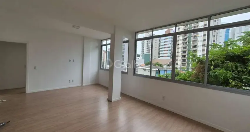 Apartamento com 3 quartos sendo 1 suíte no Centro de Florianópolis
