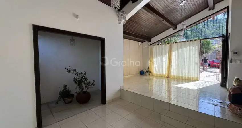 Casa Residencial com 3 quartos sendo 1 suíte na Trindade