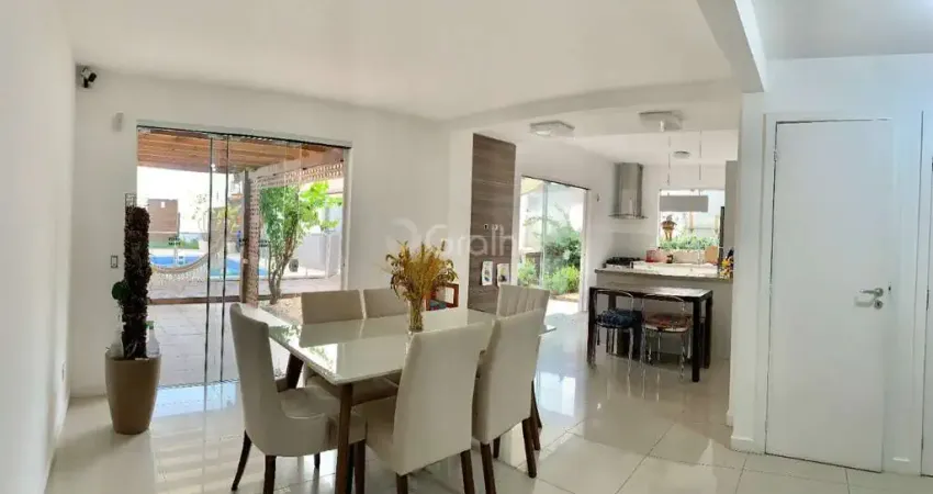 Casa Residencial de 233m² com 4 quartos no Estreito