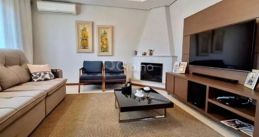 Casa de 254m² com 4 quartos sendo 1 suíte nos Ingleses