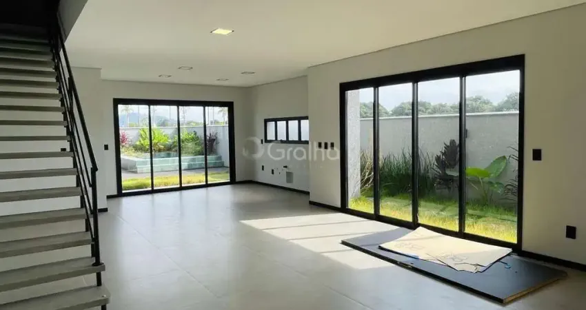 Casa de alto padrão com 3 suítes na Vargem do Bom Jesus, Florianópolis