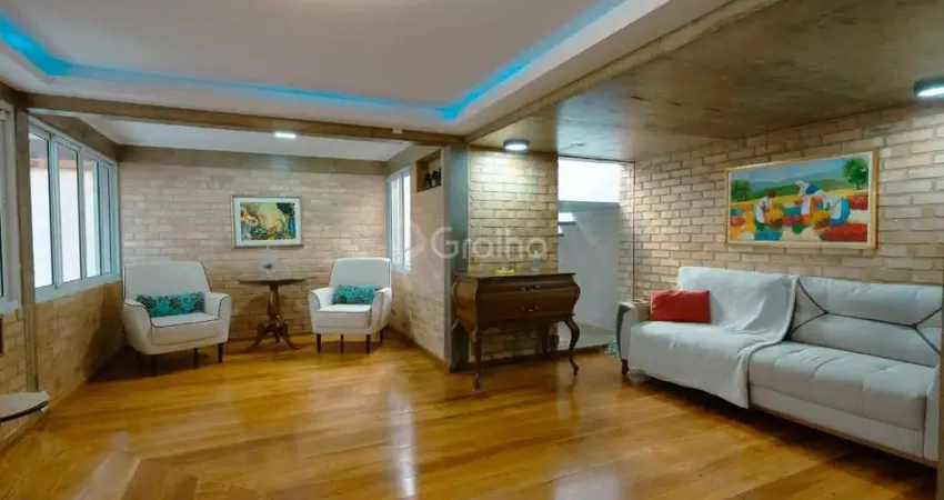 Casa de 221m² com 4 quartos sendo 2 suítes na Agronômica