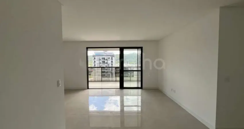 Apartamento de 135 m² com 3 quartos sendo 3 suítes no bairro Kobrasol