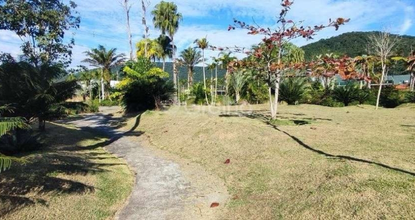 Terreno plano de 450m² em condomínio fechado na Vargem do Bom Jesus, Florianópolis
