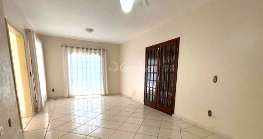 Casa Residencial no Bairro Carianos com 3 Dormitórios.