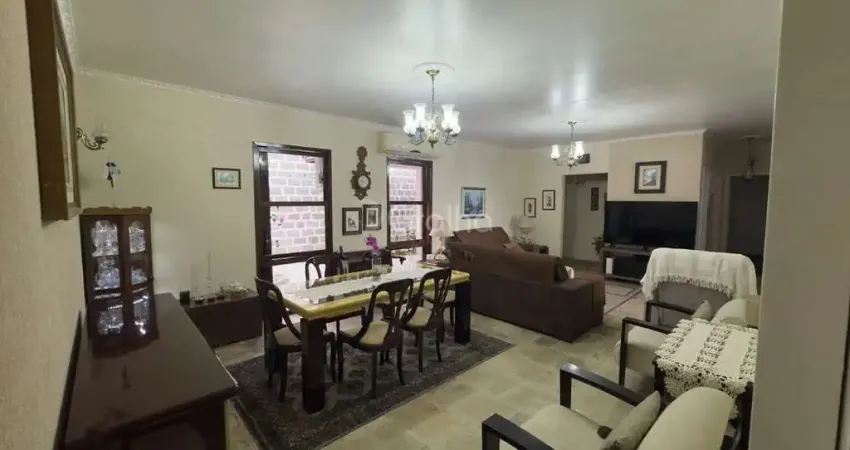 Casa Residencial de 296m² com 4 quartos no Saco Grande